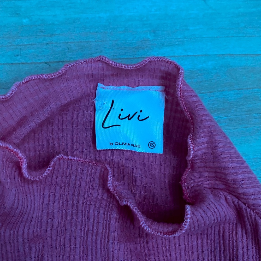 pink turtle neck crop top